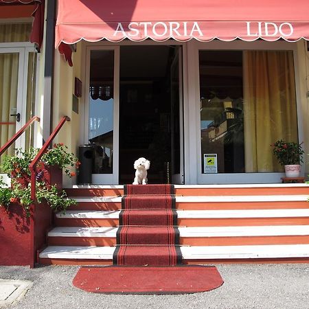 Hotel Astoria Lido Сірміоне Екстер'єр фото