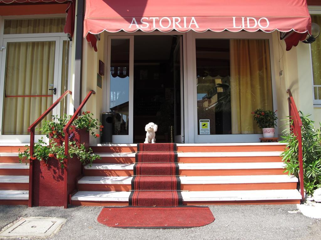 Hotel Astoria Lido Сірміоне Екстер'єр фото