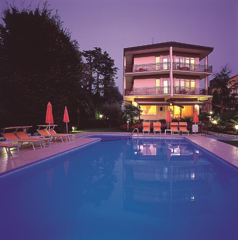 Hotel Astoria Lido Сірміоне Екстер'єр фото