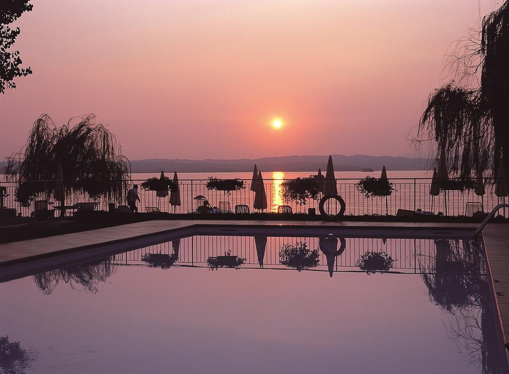 Hotel Astoria Lido Сірміоне Екстер'єр фото